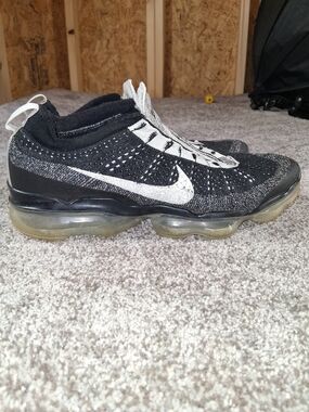Nike Air VaporMax Flyknit Black/White Sneakers